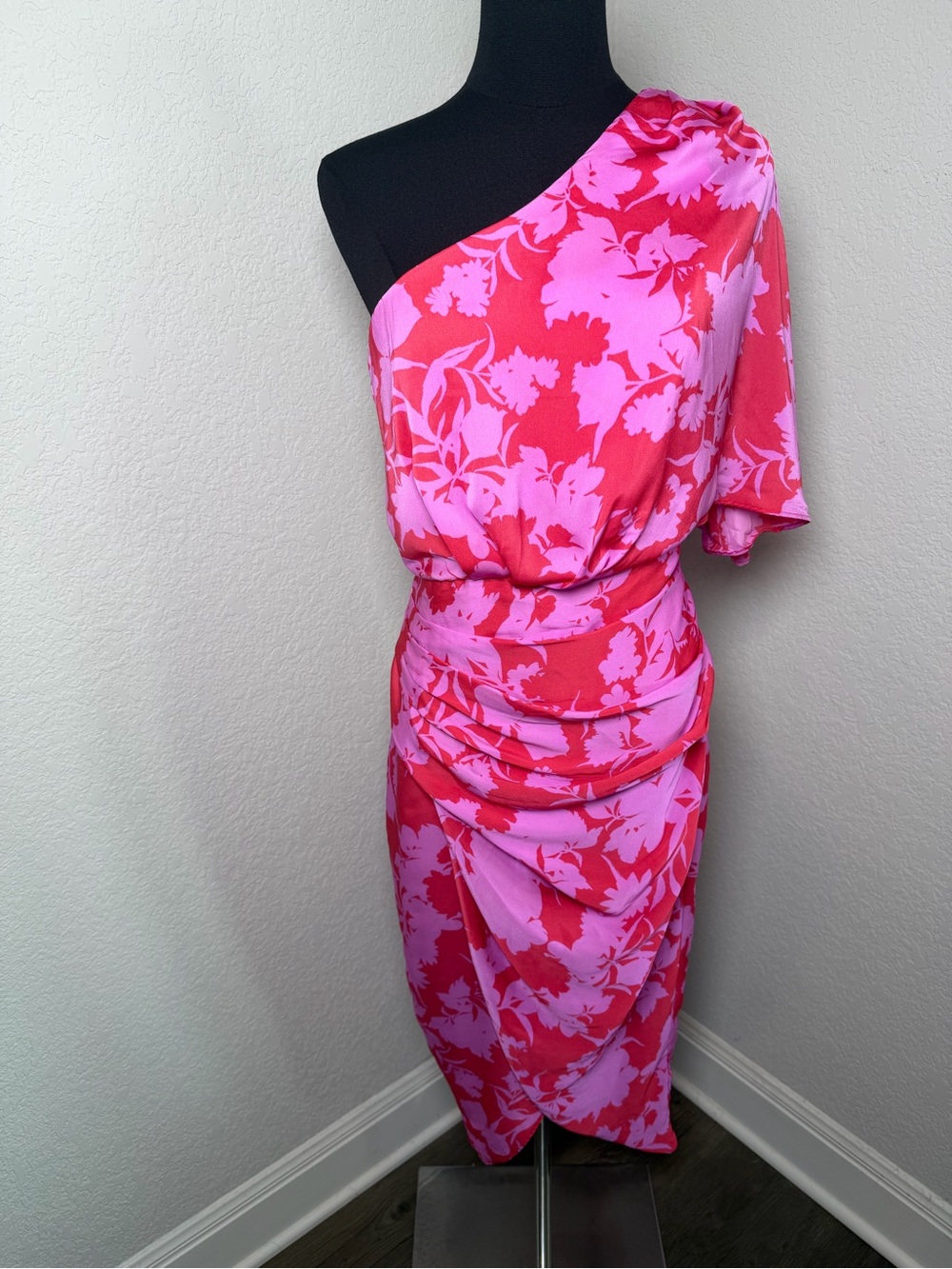 DO+BE One-Shoulder Pink & Red Floral Ruched Dress